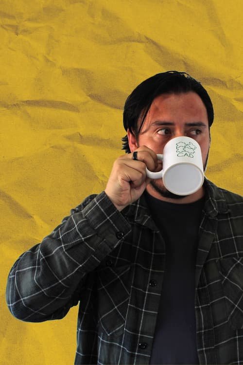 Adrian G creador del curso Curso para hacer podcast desde cero